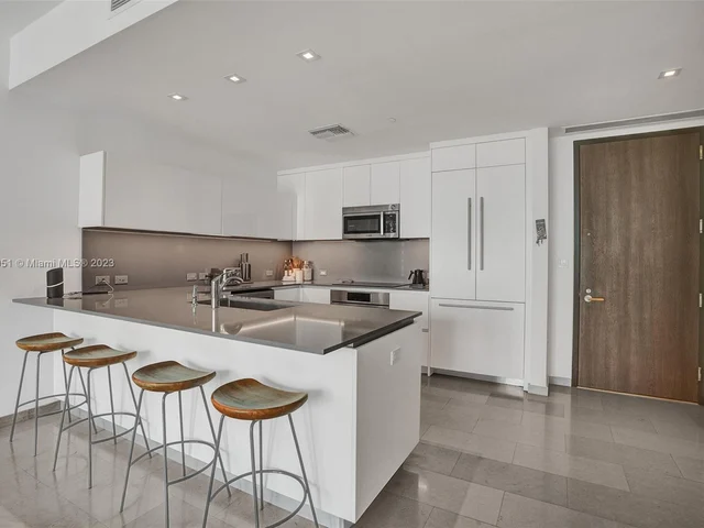 88 SW 7th St # 1203, Miami FL 33130