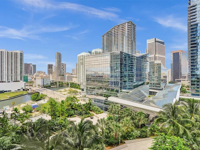 88 SW 7th St # 1203, Miami FL 33130