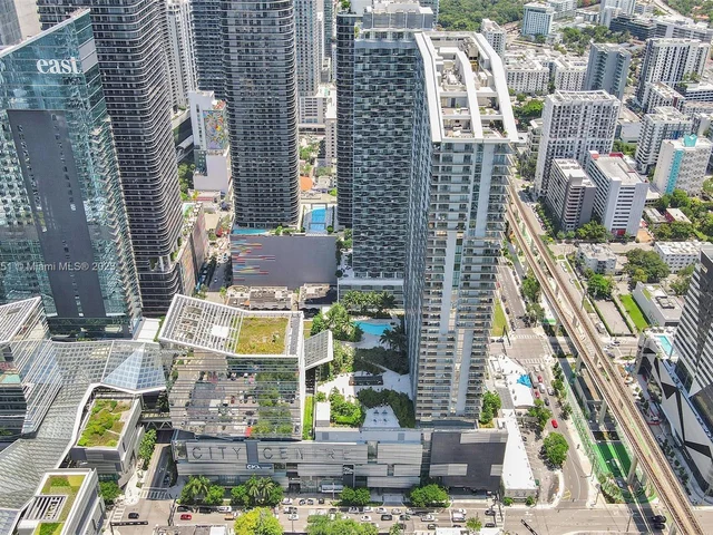 88 SW 7th St # 1203, Miami FL 33130