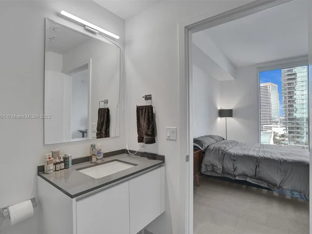 88 SW 7th St # 1203, Miami FL 33130