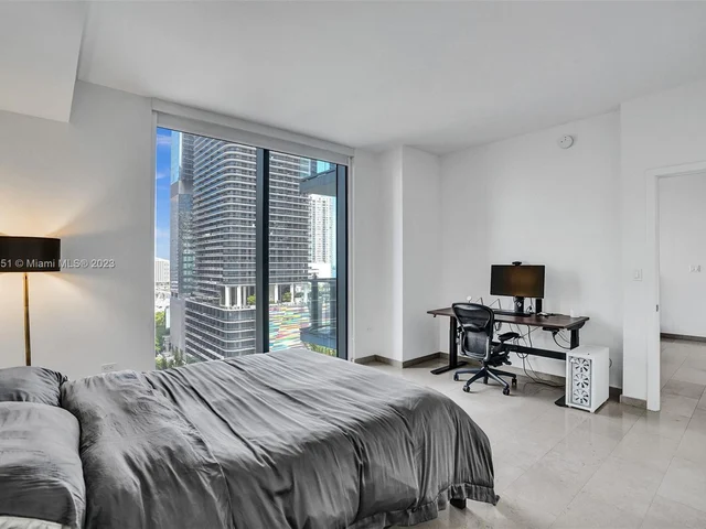 88 SW 7th St # 1203, Miami FL 33130