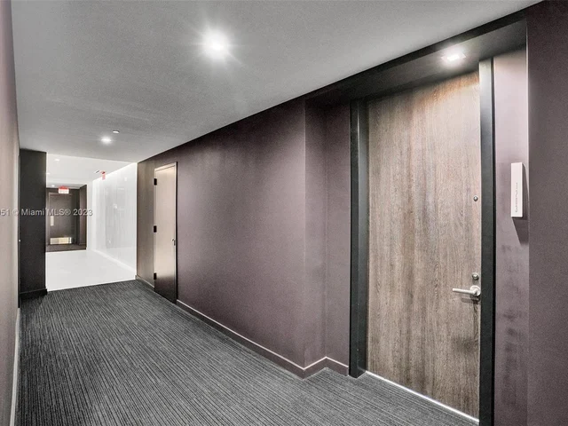 88 SW 7th St # 1203, Miami FL 33130