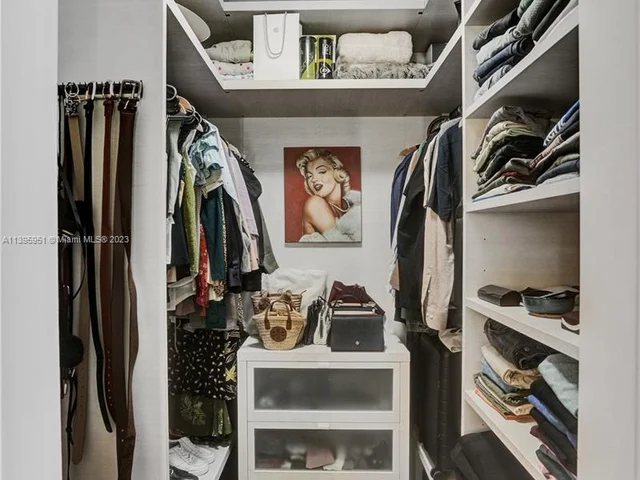 88 SW 7th St # 1203, Miami FL 33130