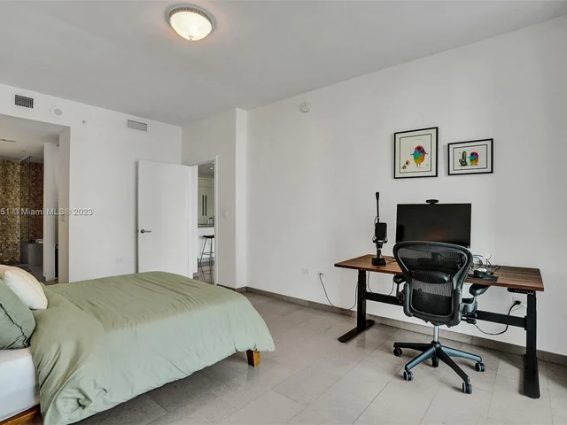 88 SW 7th St # 1203, Miami FL 33130