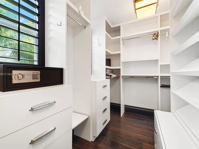 6101 W Laguna Dr W # 4, Miami Beach FL 33141