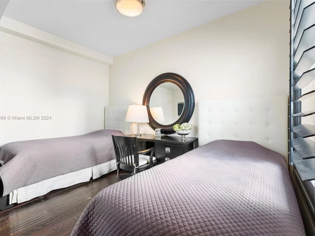 6101 W Laguna Dr W # 4, Miami Beach FL 33141