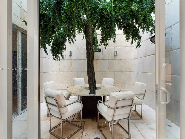 6101 W Laguna Dr W # 4, Miami Beach FL 33141