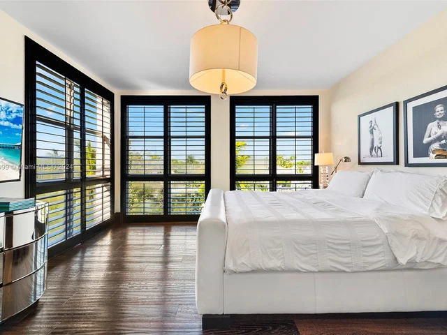 6101 W Laguna Dr W # 4, Miami Beach FL 33141