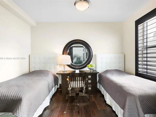 6101 W Laguna Dr W # 4, Miami Beach FL 33141