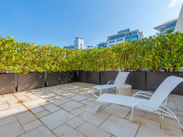 6101 W Laguna Dr W # 4, Miami Beach FL 33141