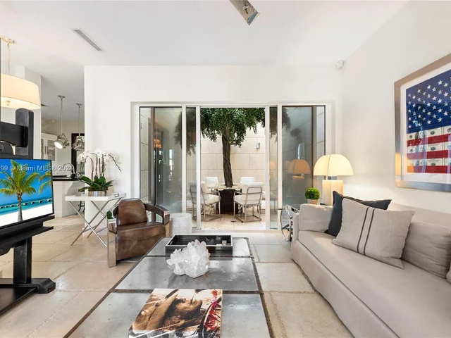 6101 W Laguna Dr W # 4, Miami Beach FL 33141