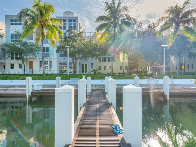 6101 W Laguna Dr W # 4, Miami Beach FL 33141