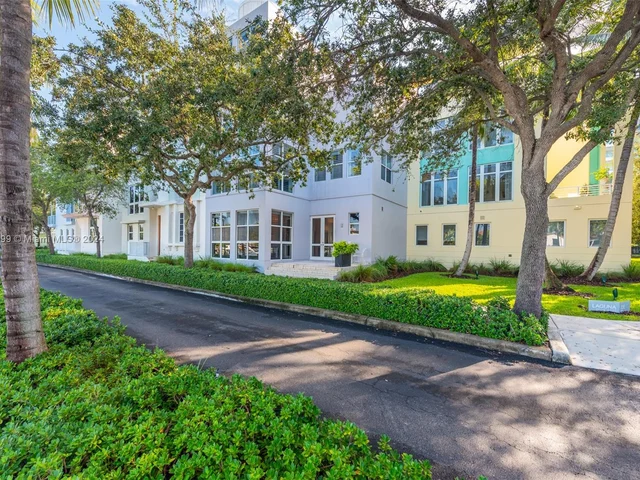 6101 W Laguna Dr W # 4, Miami Beach FL 33141