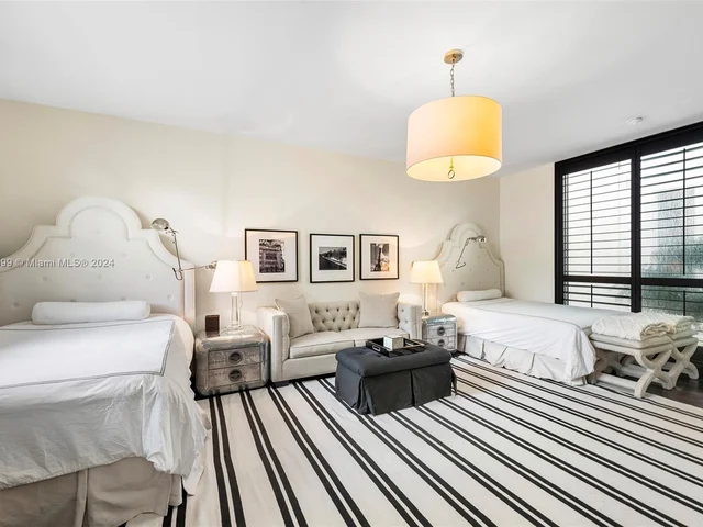 6101 W Laguna Dr W # 4, Miami Beach FL 33141