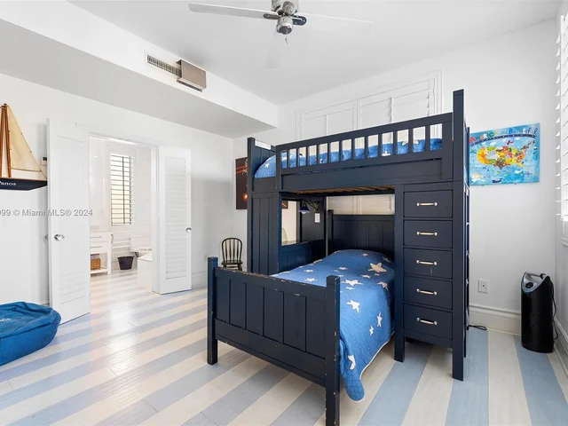 6101 W Laguna Dr W # 4, Miami Beach FL 33141