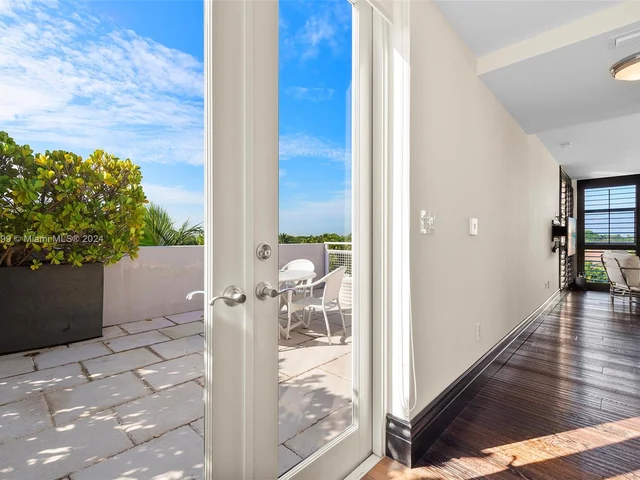 6101 W Laguna Dr W # 4, Miami Beach FL 33141