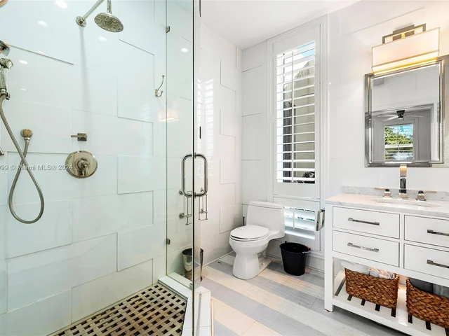 6101 W Laguna Dr W # 4, Miami Beach FL 33141