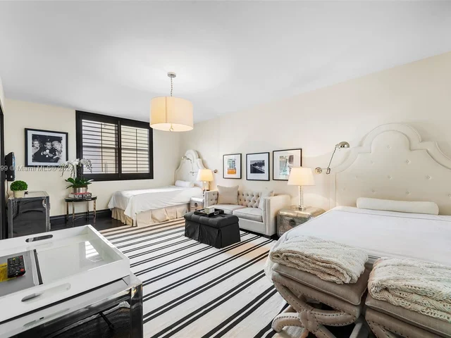 6101 W Laguna Dr W # 4, Miami Beach FL 33141