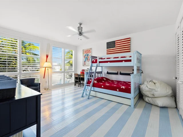 6101 W Laguna Dr W # 4, Miami Beach FL 33141