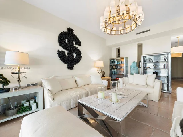 6101 W Laguna Dr W # 4, Miami Beach FL 33141