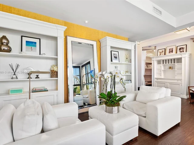 6101 W Laguna Dr W # 4, Miami Beach FL 33141