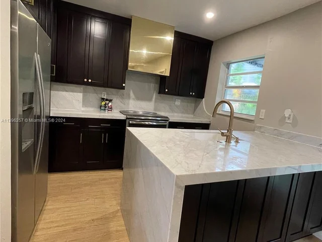 8005 SW 63rd Pl # 0, Miami FL 33143