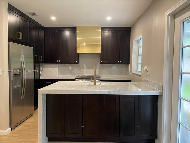 8005 SW 63rd Pl # 0, Miami FL 33143