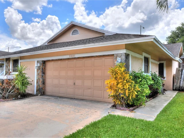 5681 SW 99th Ln, Cooper City FL 33328