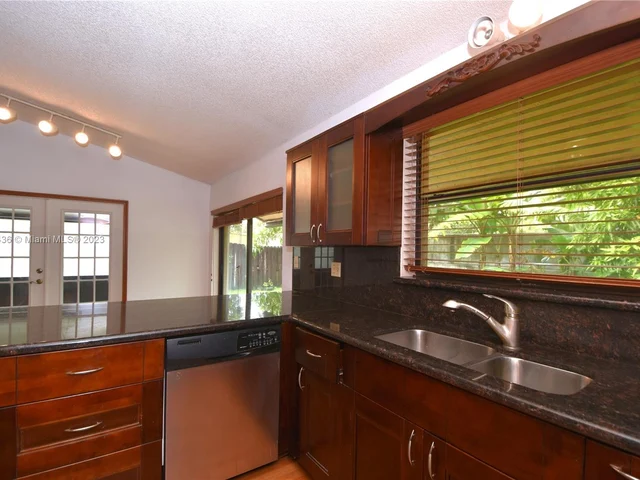 5681 SW 99th Ln, Cooper City FL 33328