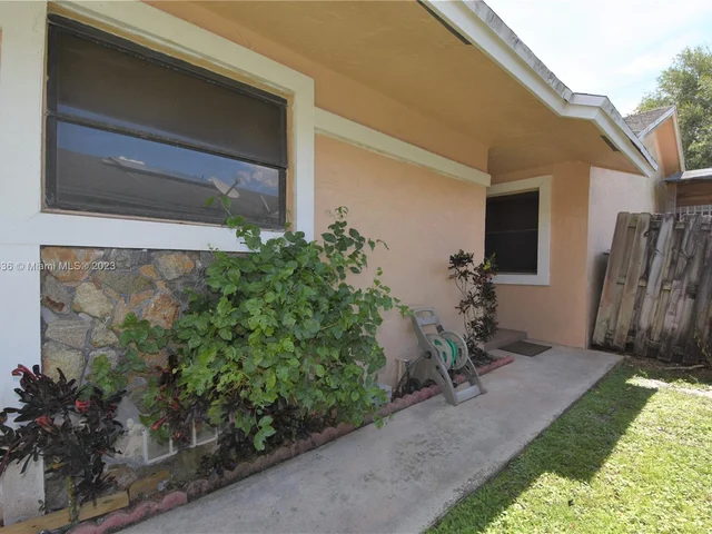 5681 SW 99th Ln, Cooper City FL 33328