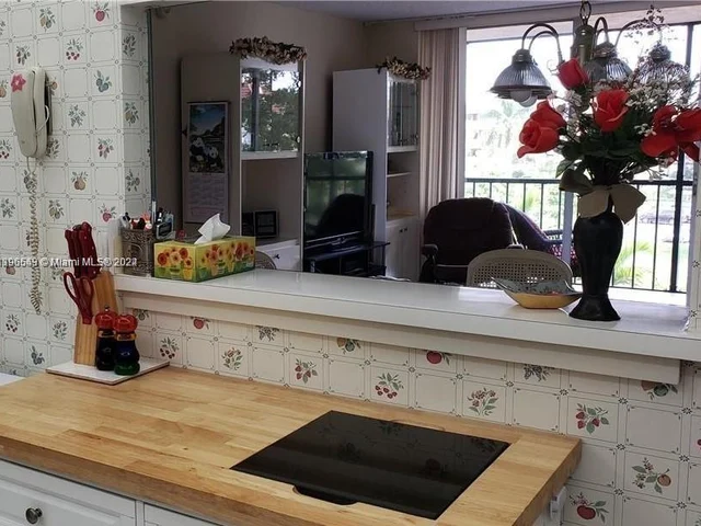 3821 Environ Blvd # 406, Lauderhill FL 33319