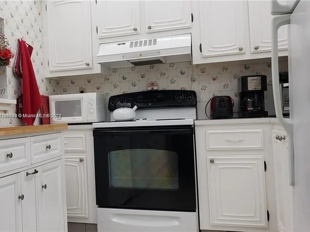 3821 Environ Blvd # 406, Lauderhill FL 33319