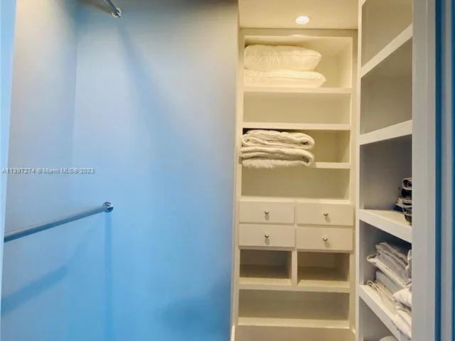 601 NE 36th St # 3201, Miami FL 33137