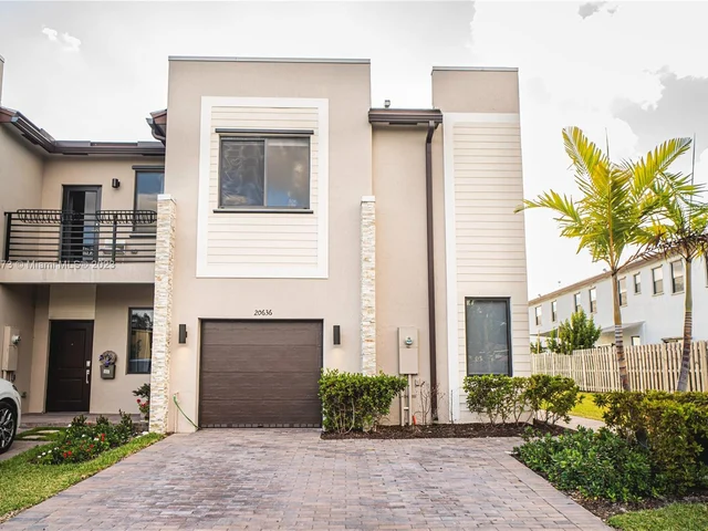 20636 NE 5th Pl, Miami FL 33179