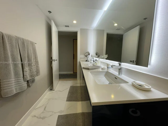 201 Crandon Blvd # 1002, Key Biscayne FL 33149