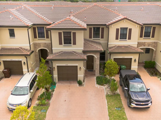 11037 W 33rd Ct, Hialeah FL 33018