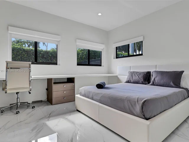 7601 Coquina Dr, North Bay Village FL 33141