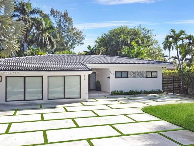 7601 Coquina Dr, North Bay Village FL 33141