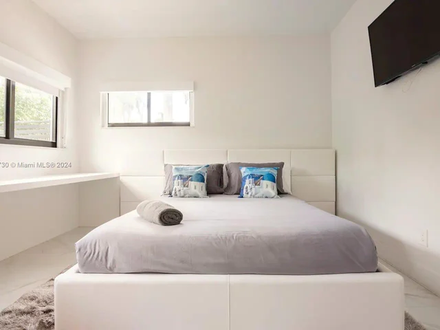 7601 Coquina Dr, North Bay Village FL 33141