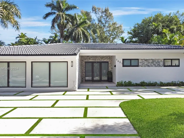 7601 Coquina Dr, North Bay Village FL 33141