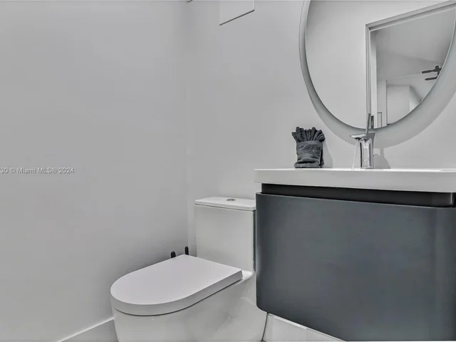 7601 Coquina Dr, North Bay Village FL 33141