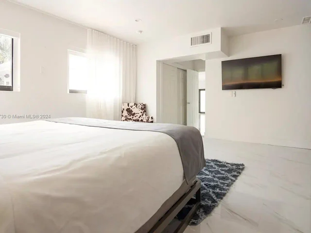 7601 Coquina Dr, North Bay Village FL 33141