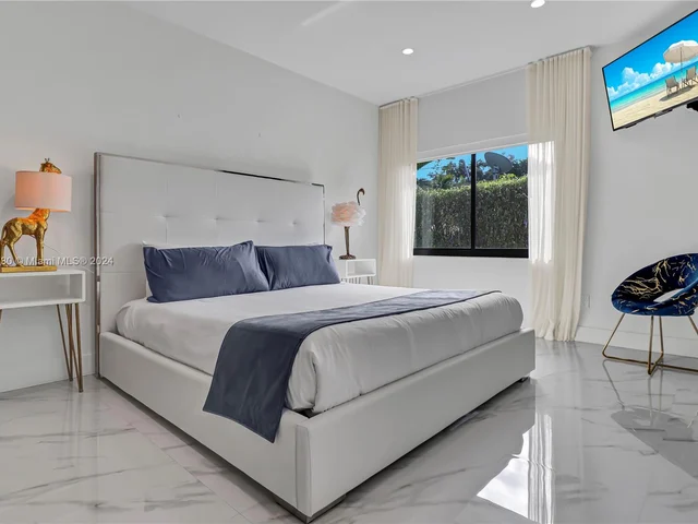 7601 Coquina Dr, North Bay Village FL 33141