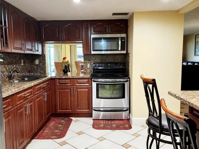 6511 Racquet Club Dr # 46, Lauderhill FL 33319