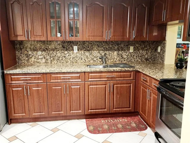 6511 Racquet Club Dr # 46, Lauderhill FL 33319