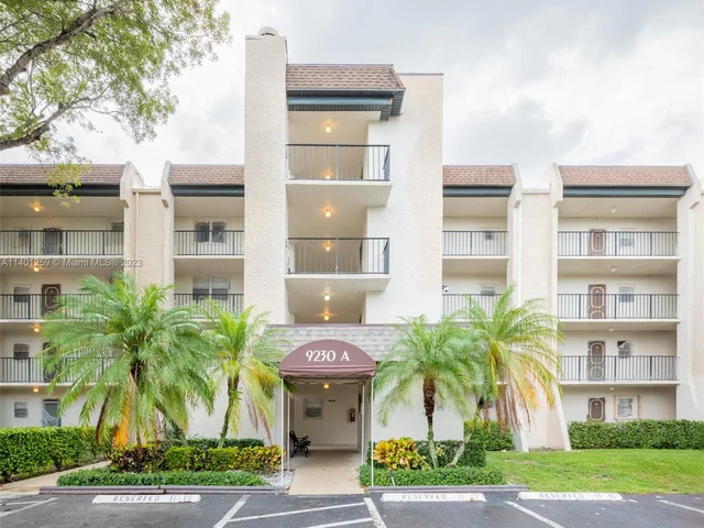 9230 Lagoon Pl # 102, Davie FL 33324