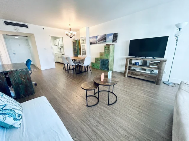 100 Lincoln Rd # 922, Miami Beach FL 33139