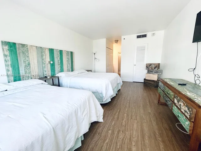 100 Lincoln Rd # 922, Miami Beach FL 33139