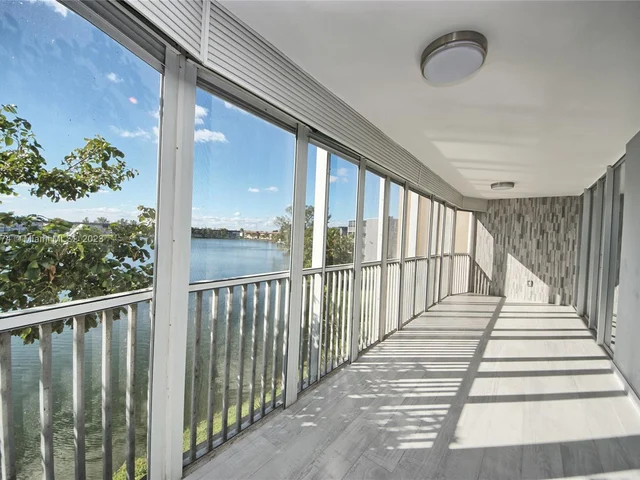 1660 NE 191st St # 1, Miami FL 33179