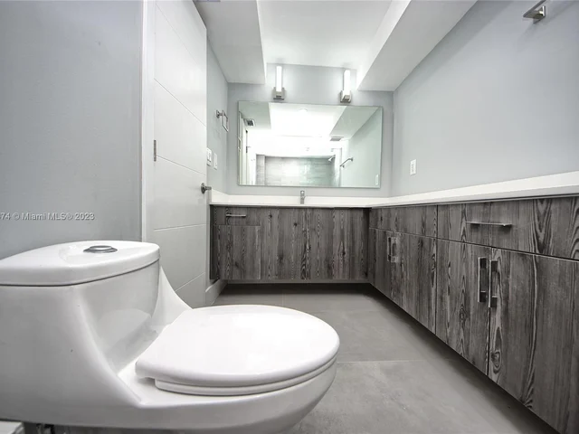 1660 NE 191st St # 1, Miami FL 33179